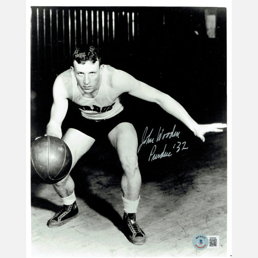 JOHN WOODEN autograph Beckett signed 8x10 photography NBA 8x10