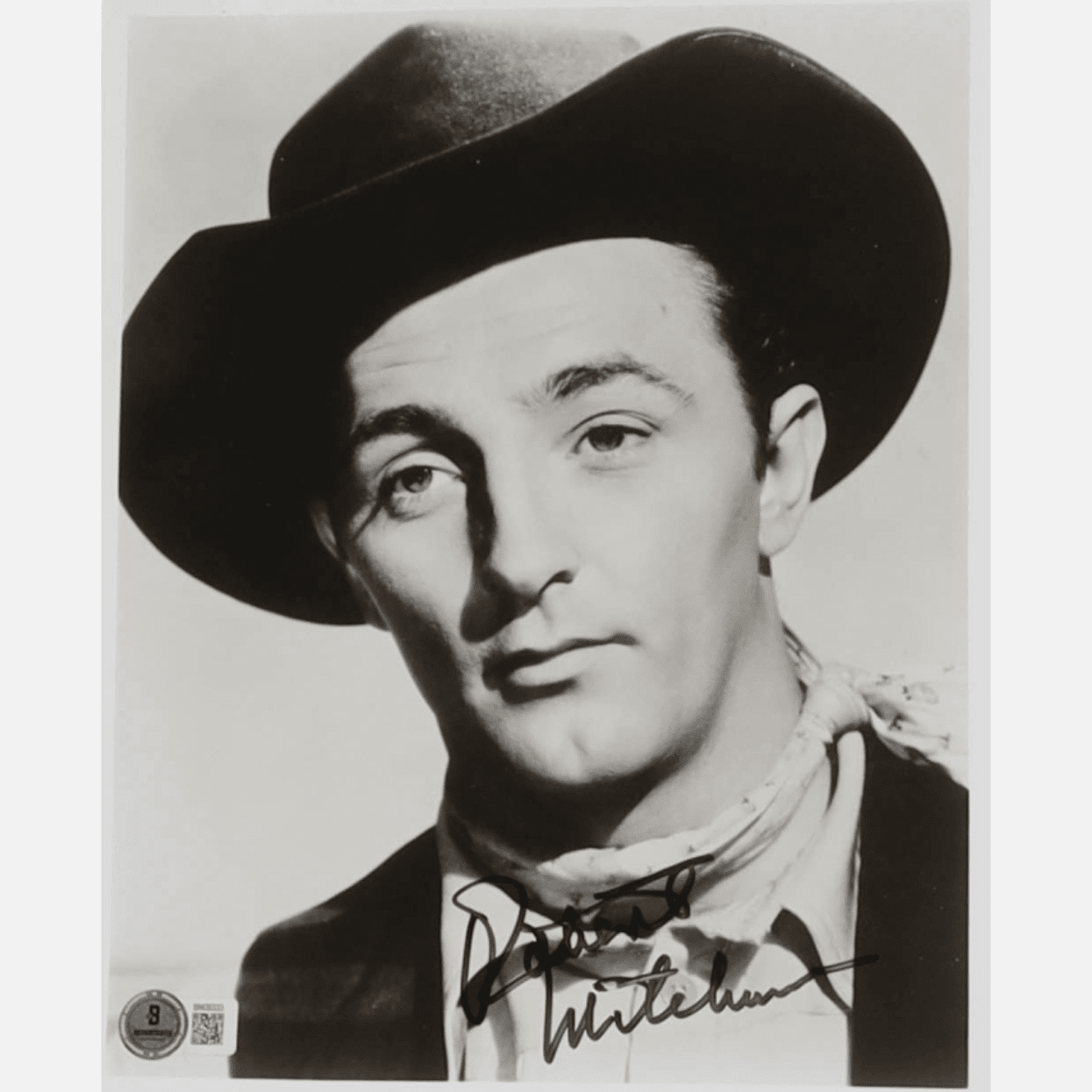 ROBERT MITCHUM autograph BECKETT signed 8x10 photography B&W 8x10