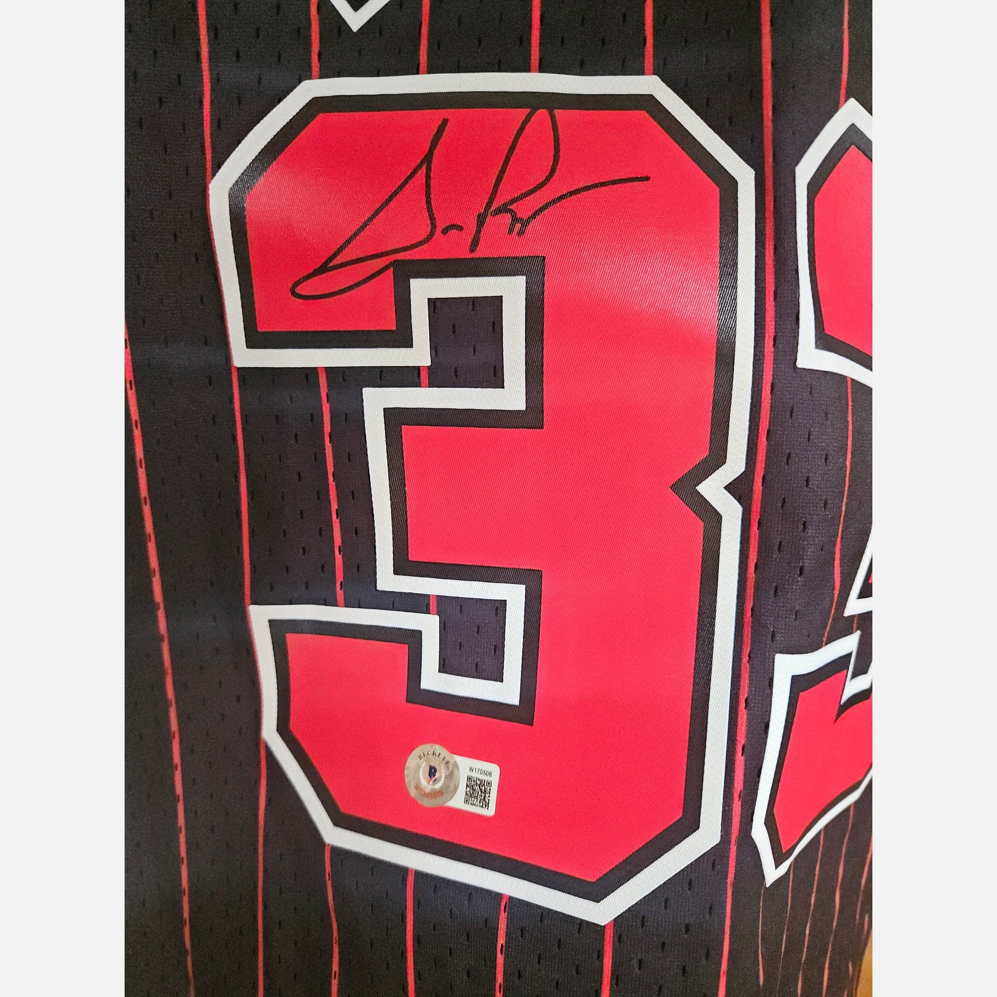 SCOTTIE PIPPEN autograph BECKETT certificate signed NBA M&N jersey Chicago Bulls Jersey